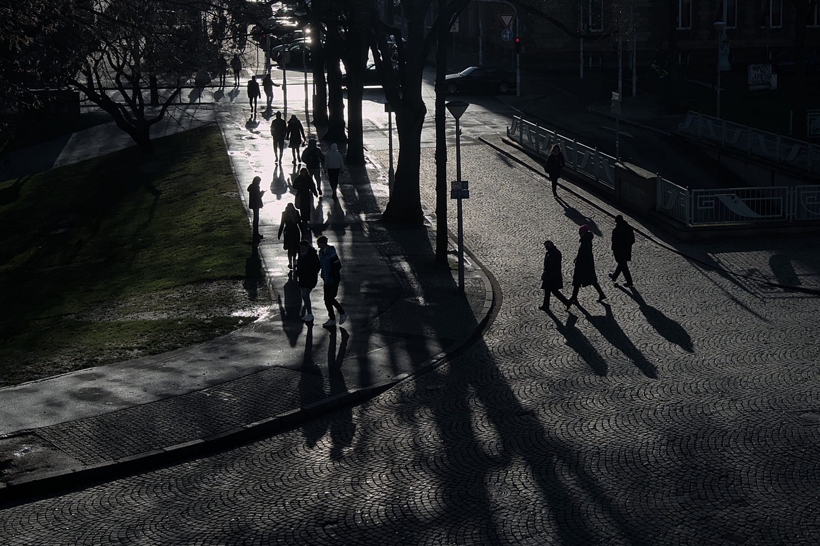 Straße der langen Schatten