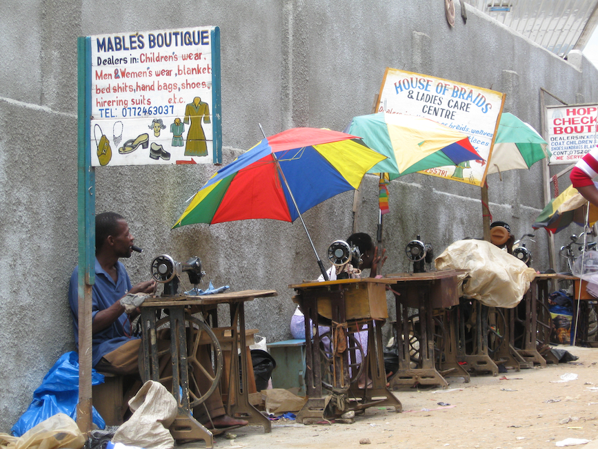 Strasse der Schneider in Fort Portal, Uganda