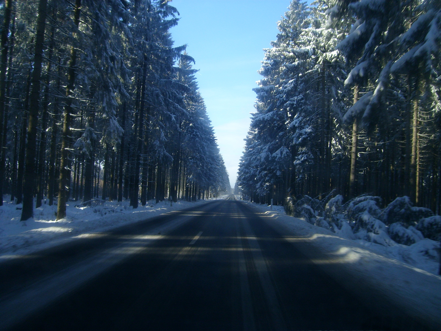 Strasse durch den Winter