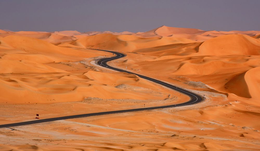 Strasse durch die Liwa-Wüste