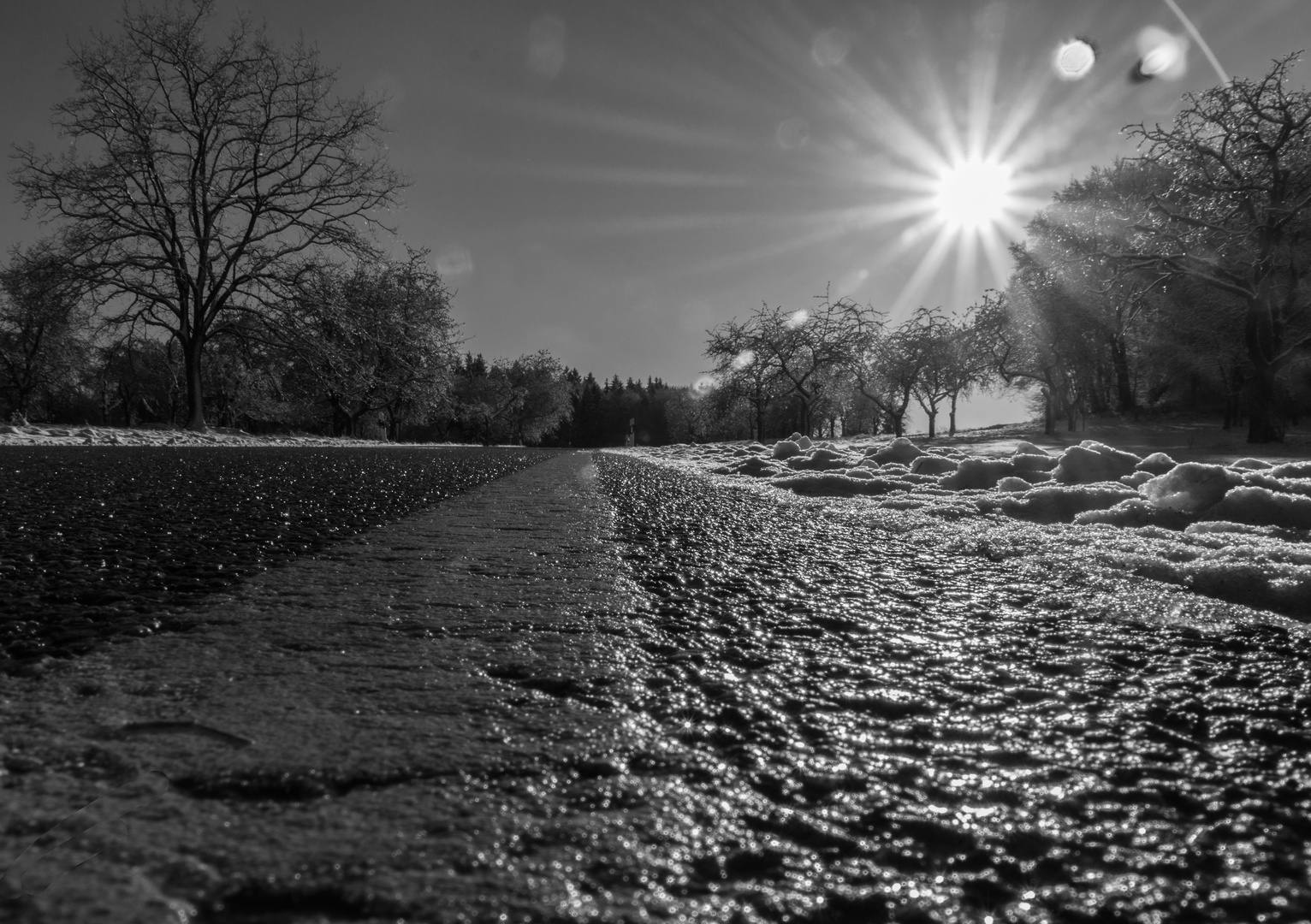 Straße gegen das Licht