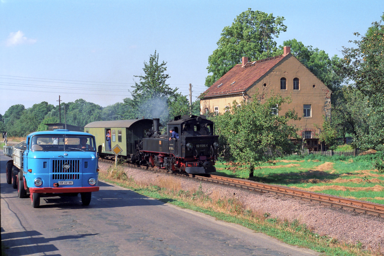 Straße gewinnt gegen die Bahn