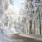 Straße im (durch) Schnee