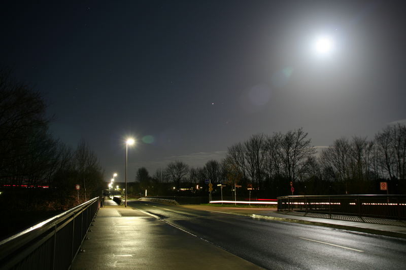 Strasse im Mondlicht