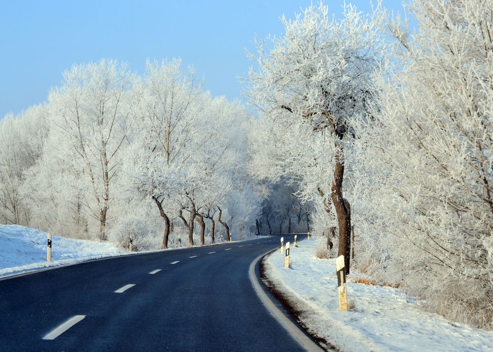 Straße im Winter von Hartmut Bergner 