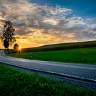 Straße in den Sonnenuntergang