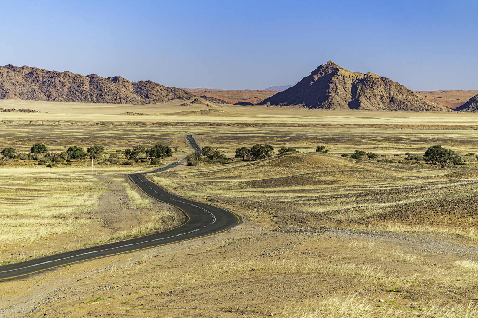 Strasse in die Sanddünen