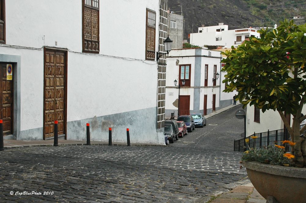 Strasse in Garachico mit Wohnhäusern