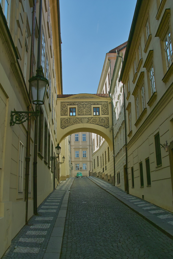 Straße mir Brücke