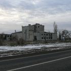 Straße nach Cherson -Zersto?rungen wa?hrend der Belagerung.5