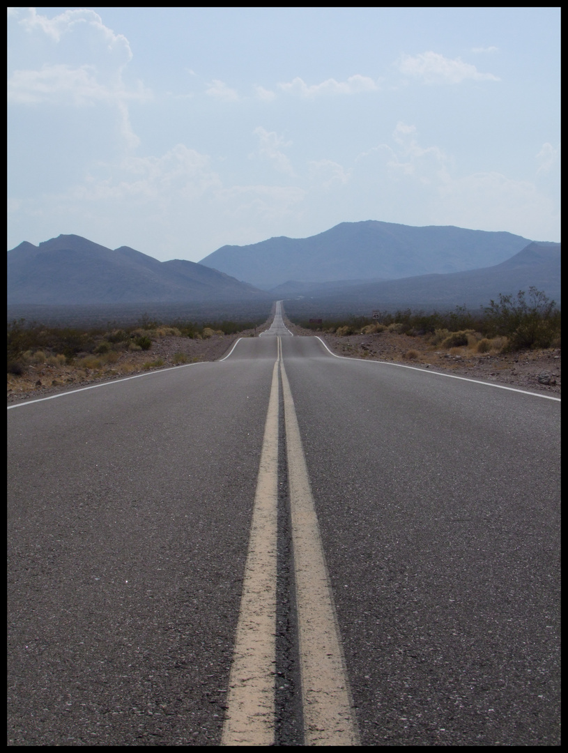 Straße nach Death Valley