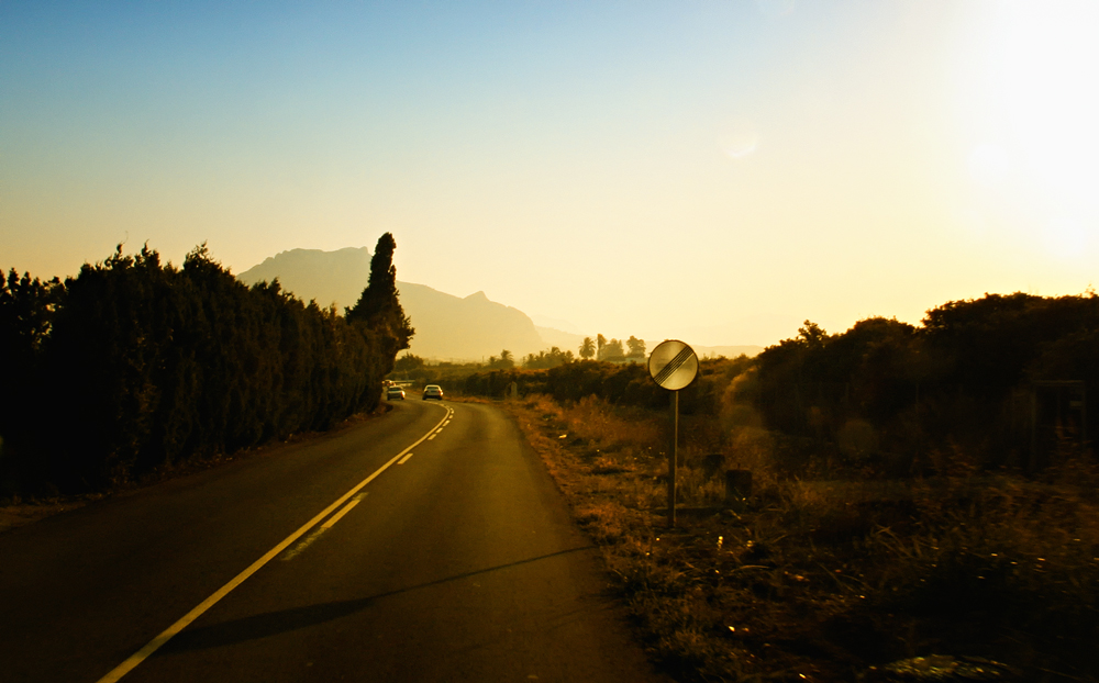 Strasse nach Denia am späten Nachmittag