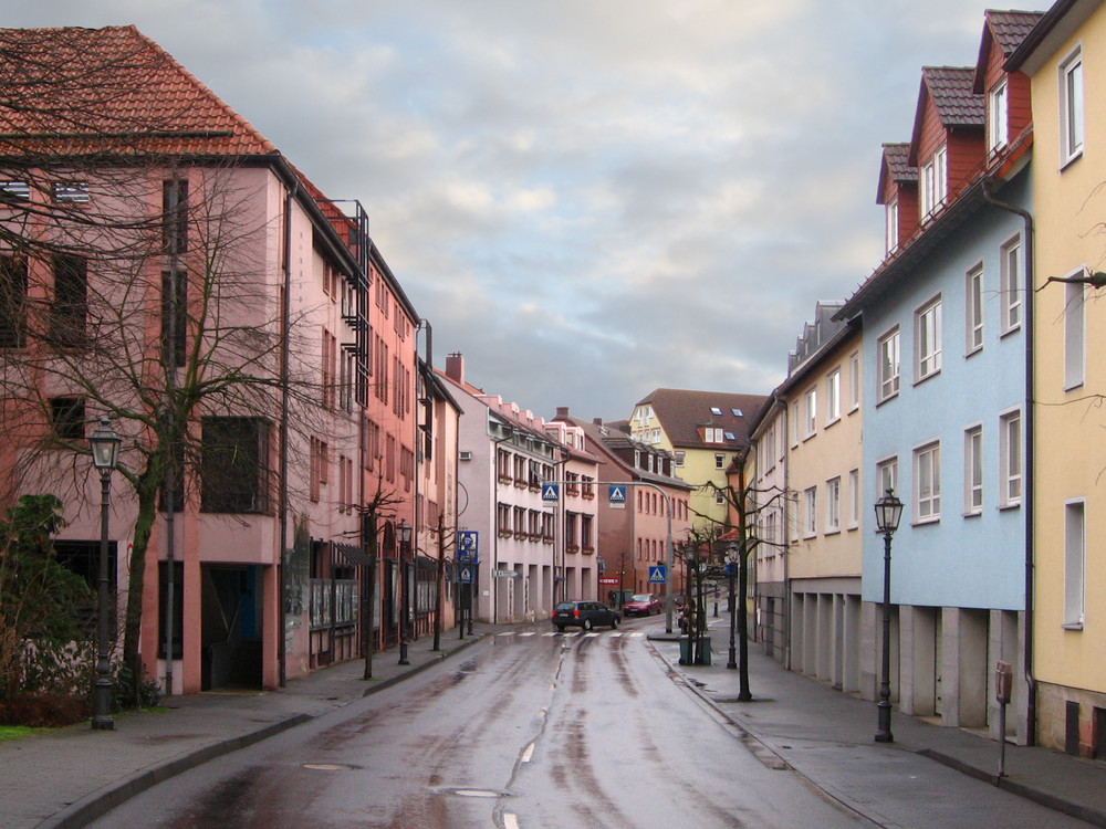 Straße nach einem Regen