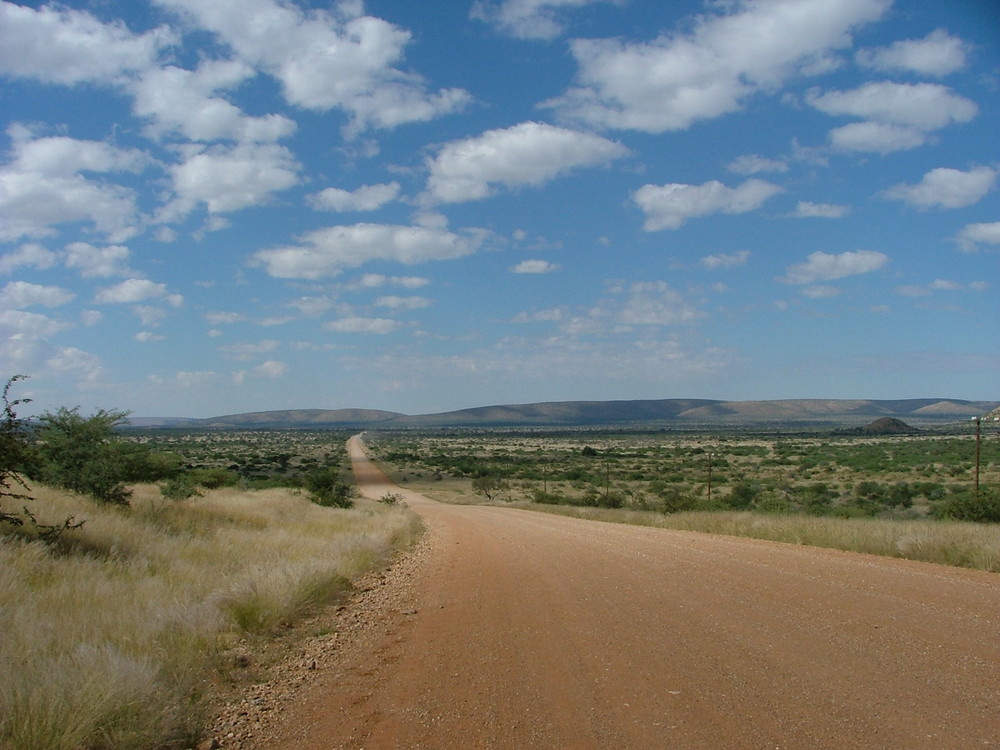 Straße Richtung Mariental (Kalahari)