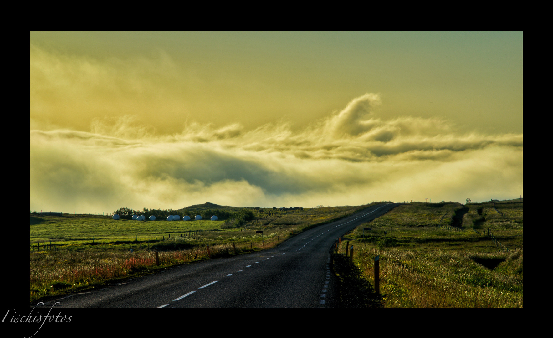 Straße über den Wolken