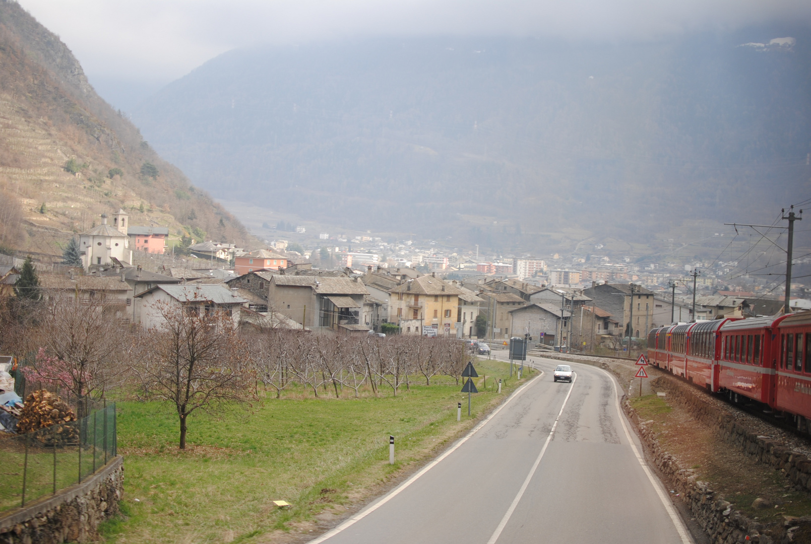 Strasse und Schiene im Einklang