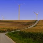 Straße zu den Windrädern