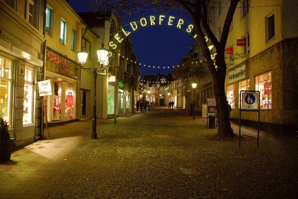 Straße zu Weihnachten