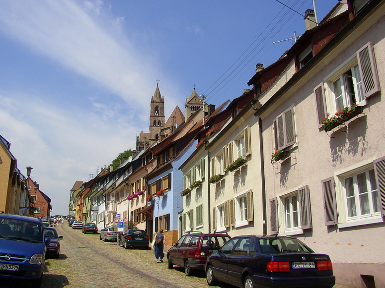 Strasse zum Münster hinauf in Breisach.