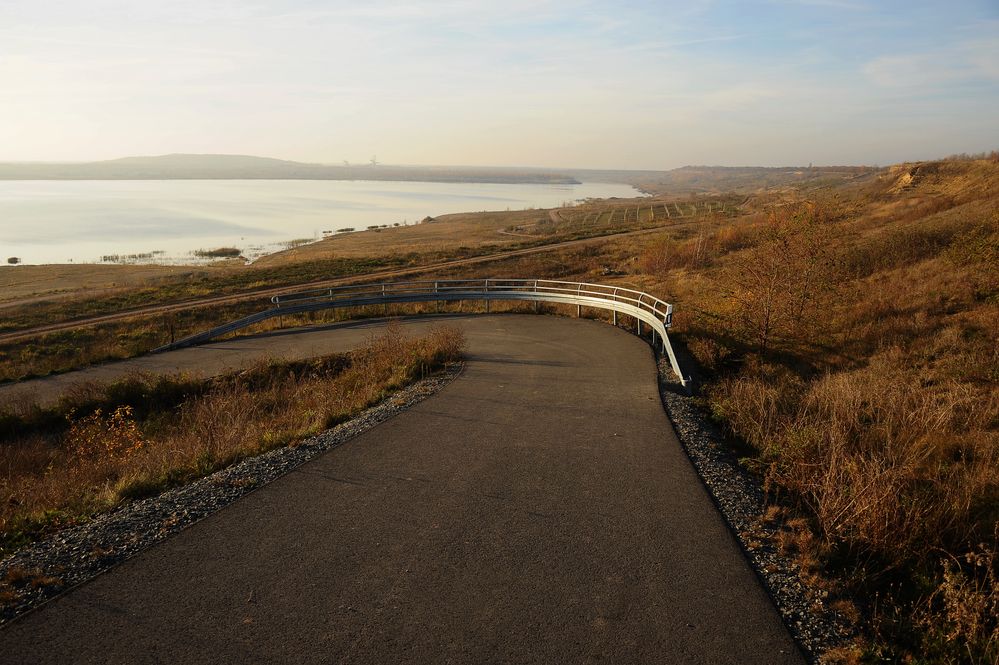 Straße zum See