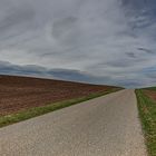 Strasse zwischen Ackern HDR