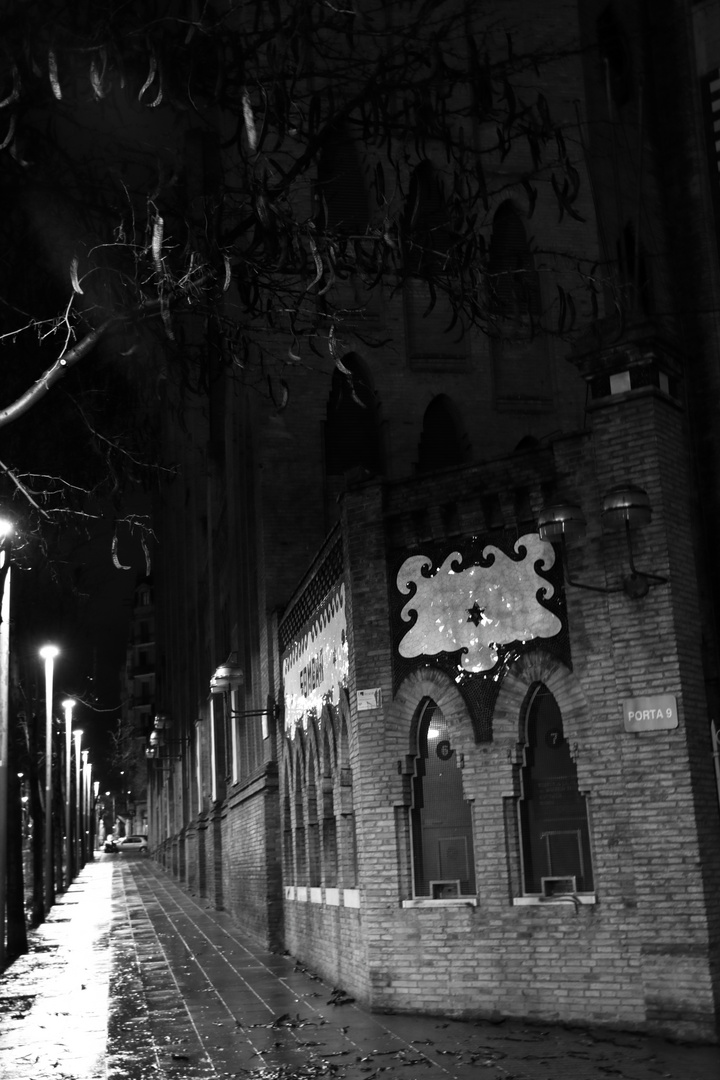 Strasse_in_Barcelona_bei_Nacht