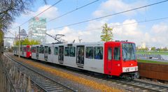 Straßenbahn am Kölner Rheinauhafen