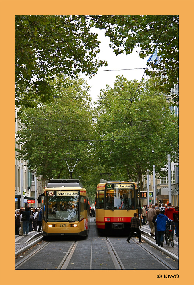 Strassenbahn auf der Kaiser Strasse....