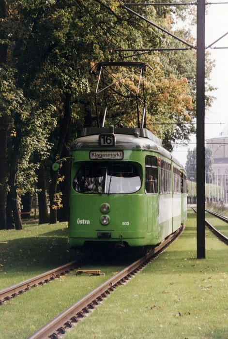 Straßenbahn der Linie 16 in Hannover am letzten Betriebstag 28.9.1996 Höhe Zoo