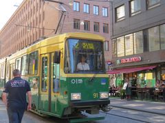 Strassenbahn grün In Helsinki