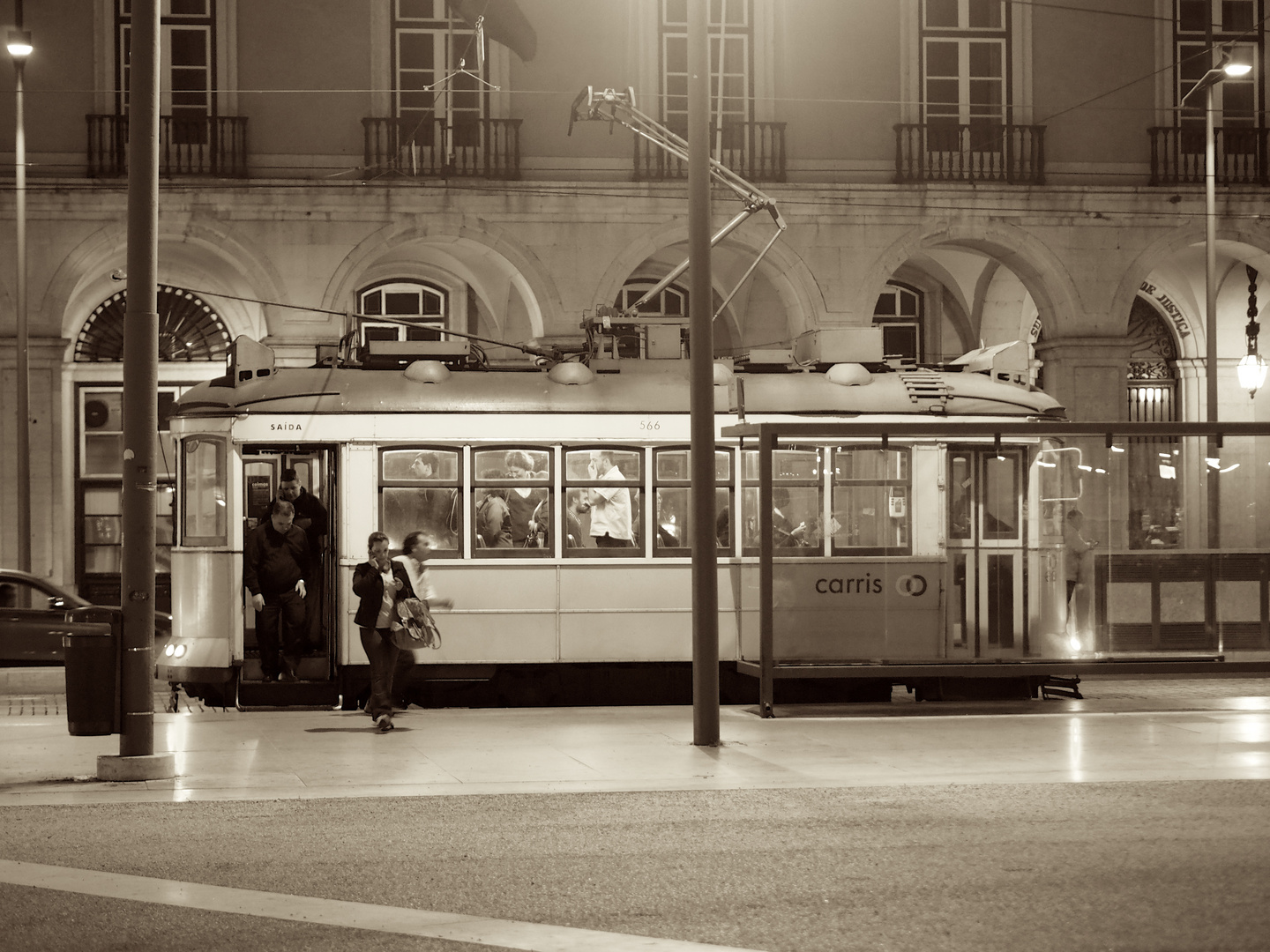 Straßenbahn im Abend