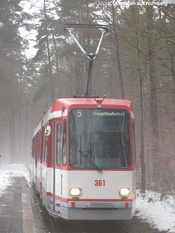 Straßenbahn im Dunst
