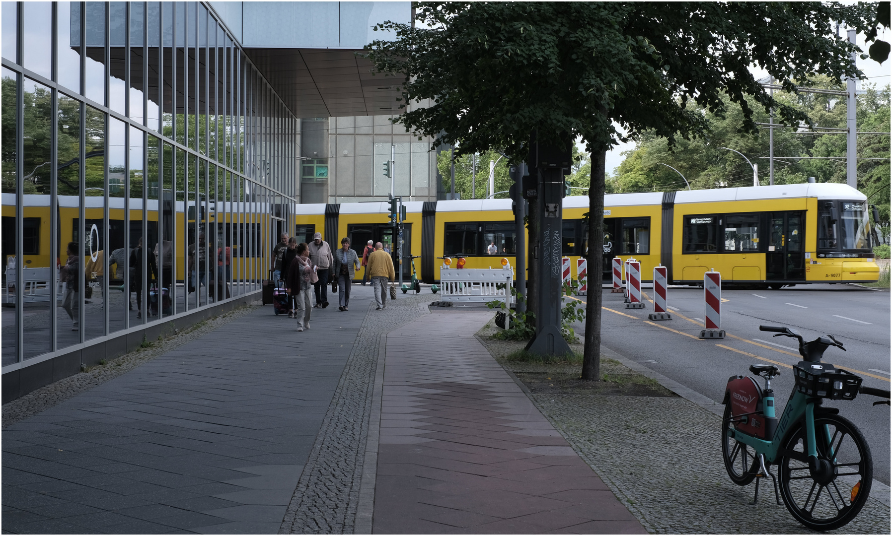 Straßenbahn im Halbkreis