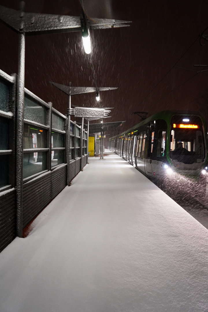 Straßenbahn im Schnee