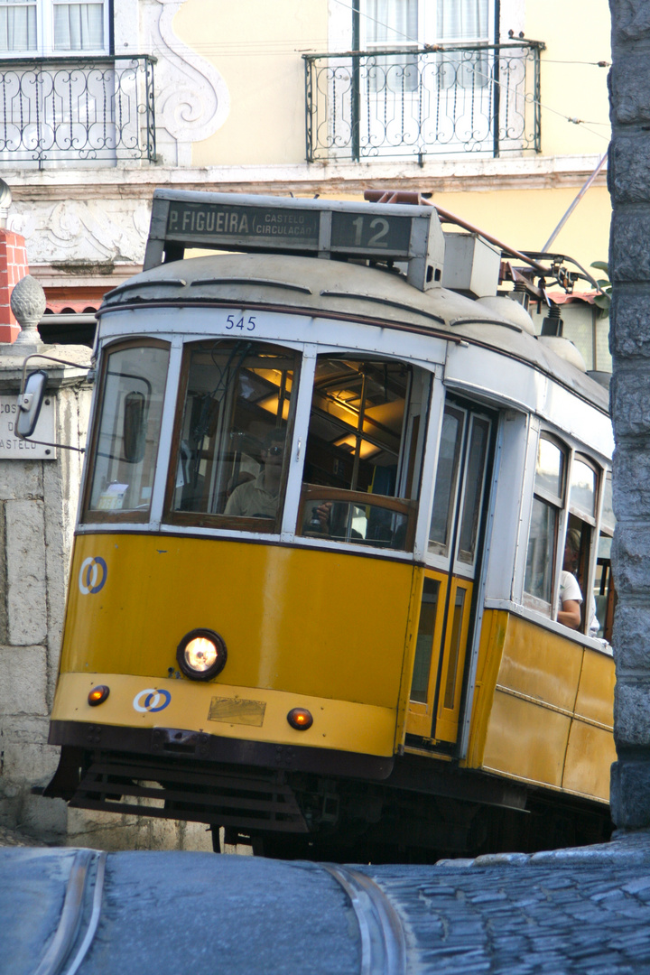 Strassenbahn in der Alfama