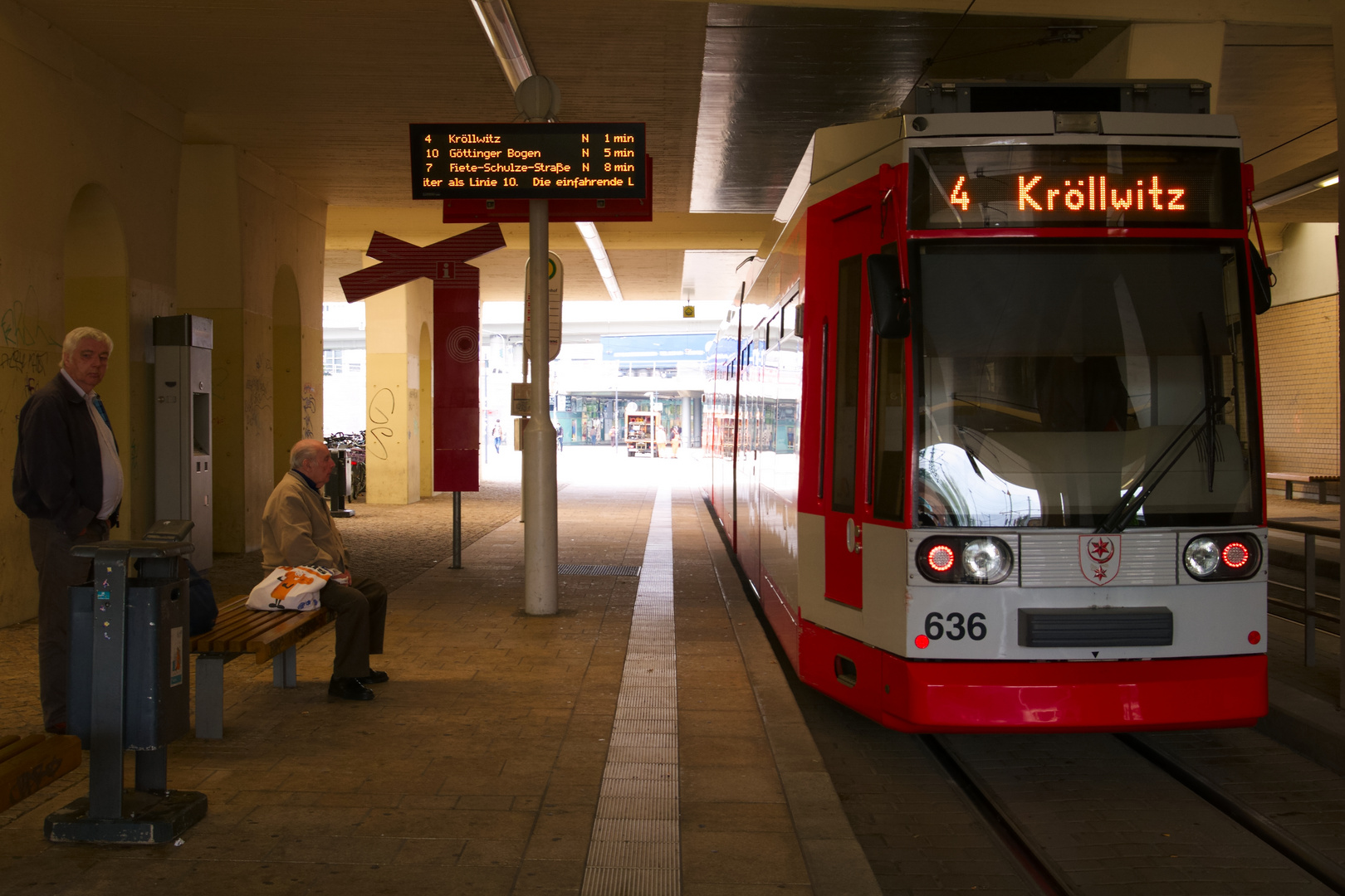 Straßenbahn Linie 4 in Halle (Saale) - Am Hauptbahnhof