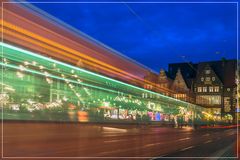 Straßenbahn mit Durchblick