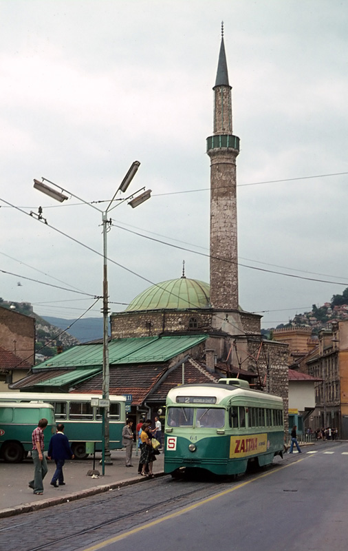 Strassenbahn mit Moschee (2)