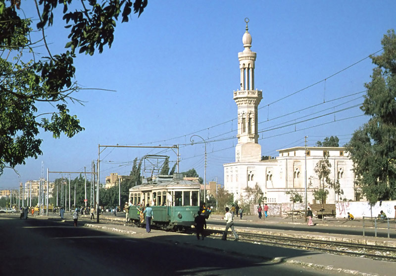 Strassenbahn mit Moschee