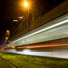 Straßenbahn schwebt durch die Neusser Straße