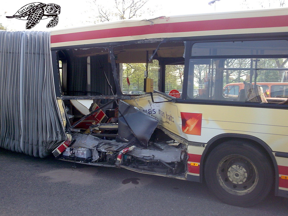 Straßenbahn trifft Bus (Betriebsbahnhof West)