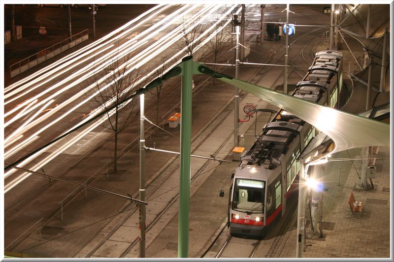 Strassenbahn und Gürtel bei Nacht