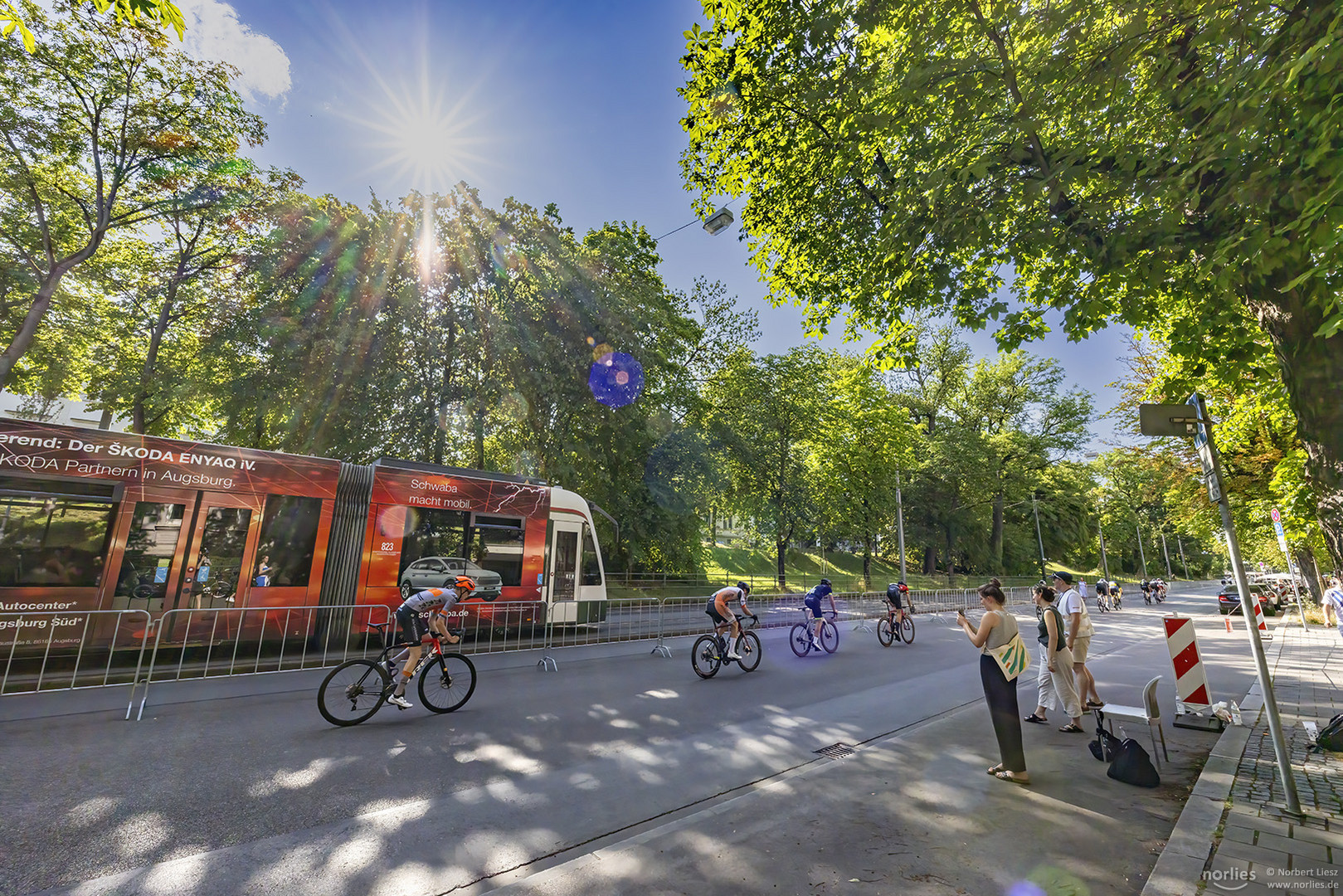 Straßenbahn und Radrennfahrer