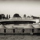 Straßenbahn und Schiff .