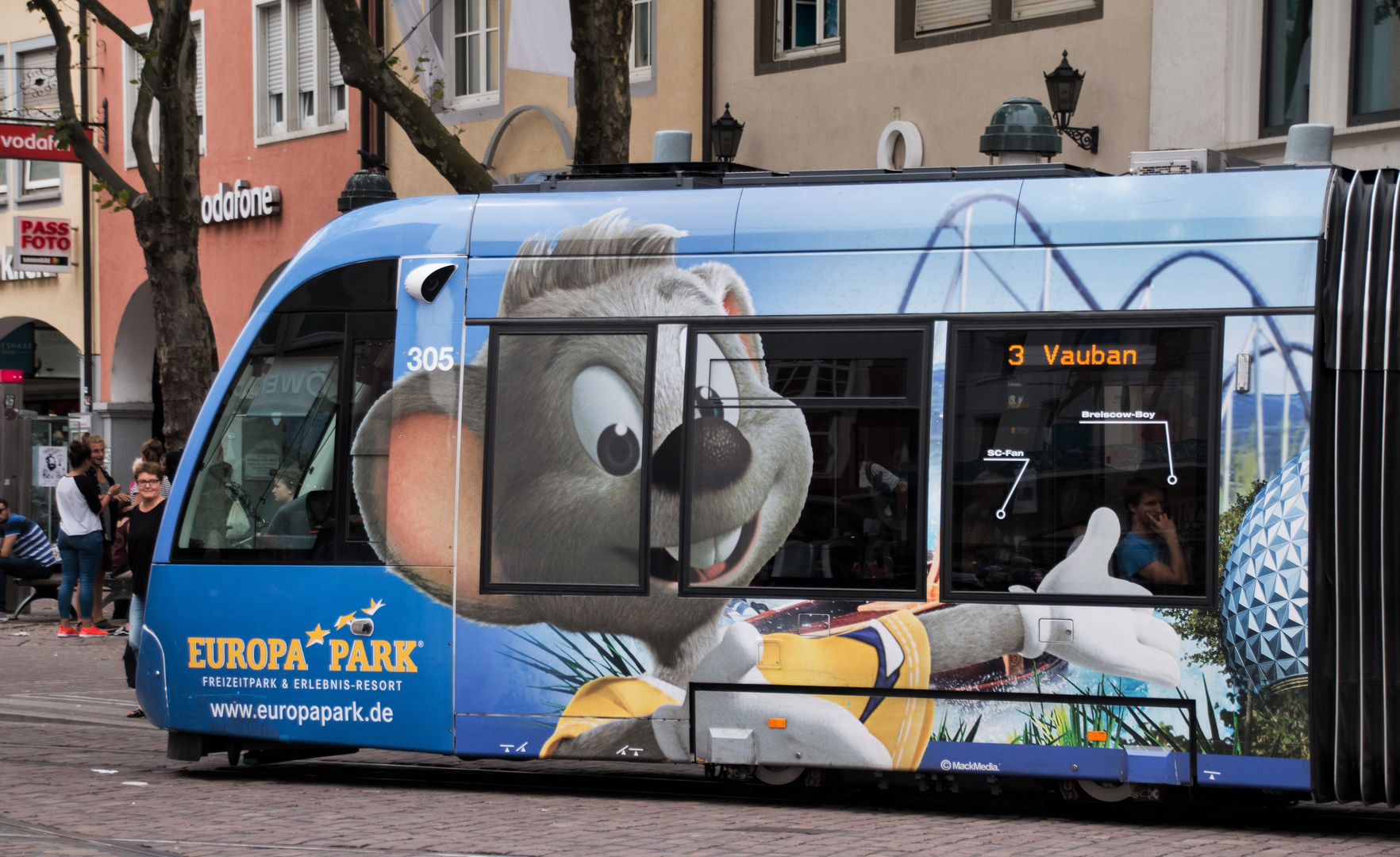 Straßenbahn und Werbung...