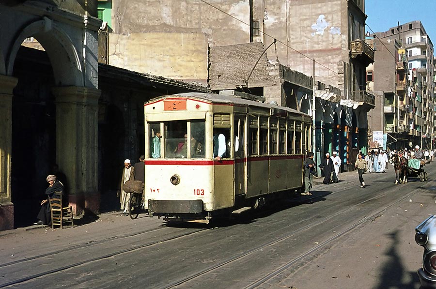 Strassenbahn und Zuschauer