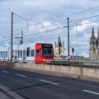 Straßenbahn vor dem Dom