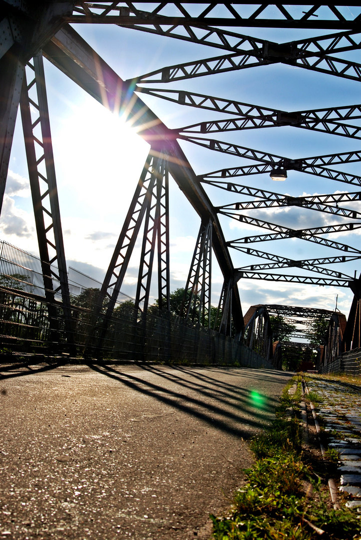 Strassenbahnbrücke, gesperrt