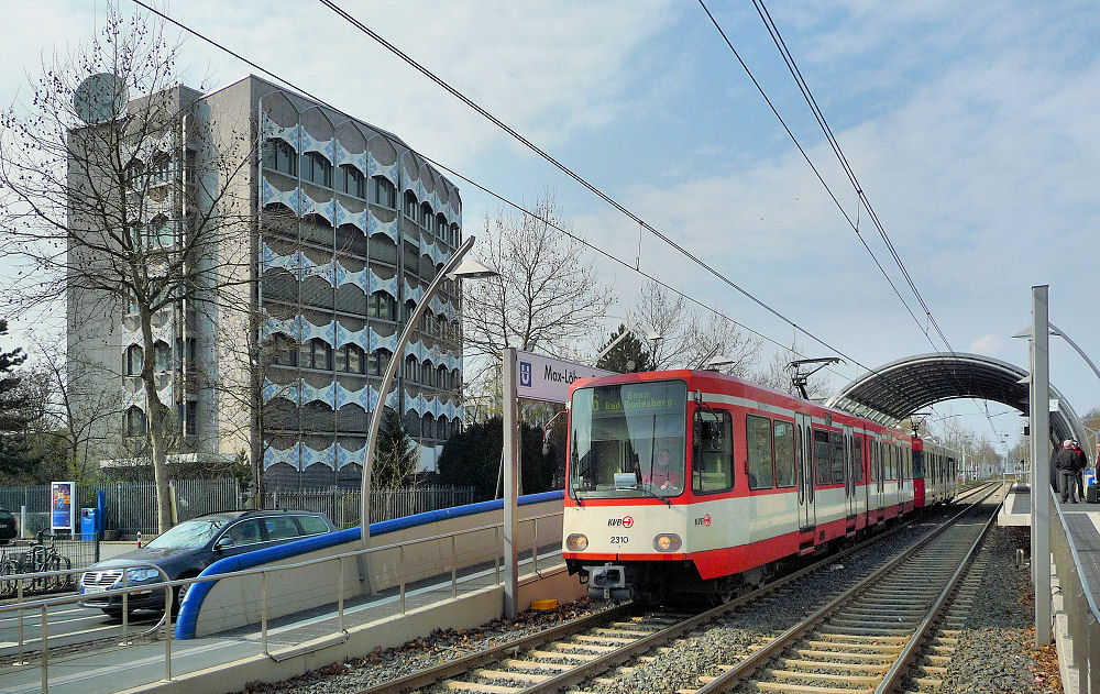 Straßenbahnhalt in Bonn 1