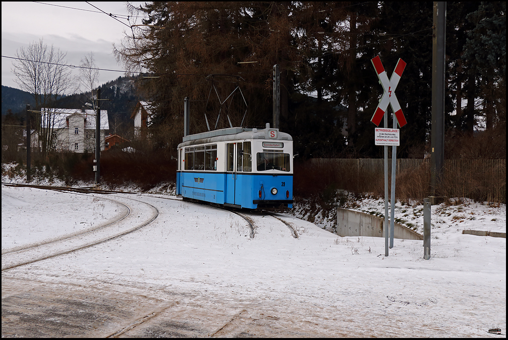 Straßenbahnspielen im Schnee......